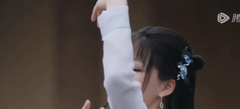 《玉骨遥》空降播出！任敏颜值被嘲撞脸猪猪侠，肖战脸在江山在(图9)