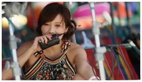 49岁徐静蕾近况曝光:晒高端泳池照,定居美国6年,已吃成胖美人(图8) 49岁徐静蕾近况曝光:晒高端泳池照,定居美国6年,已吃成胖美人(图8)