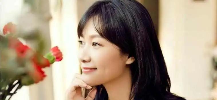 49岁徐静蕾近况曝光:晒高端泳池照,定居美国6年,已吃成胖美人(图23) 49岁徐静蕾近况曝光:晒高端泳池照,定居美国6年,已吃成胖美人(图23)