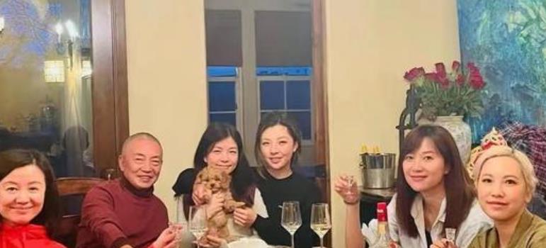 49岁徐静蕾近况曝光:晒高端泳池照,定居美国6年,已吃成胖美人(图16) 49岁徐静蕾近况曝光:晒高端泳池照,定居美国6年,已吃成胖美人(图16)