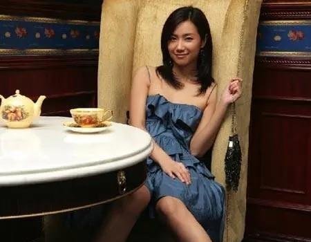 49岁徐静蕾近况曝光:晒高端泳池照,定居美国6年,已吃成胖美人(图19) 49岁徐静蕾近况曝光:晒高端泳池照,定居美国6年,已吃成胖美人(图19)