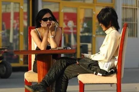 49岁徐静蕾近况曝光:晒高端泳池照,定居美国6年,已吃成胖美人(图28) 49岁徐静蕾近况曝光:晒高端泳池照,定居美国6年,已吃成胖美人(图28)