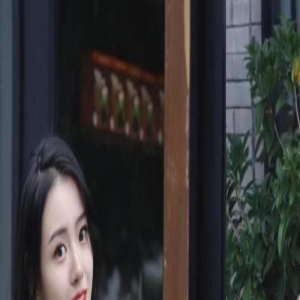 女人不管奔三还是奔四，夏天都可以备一条蕾丝连衣裙，温柔又优雅