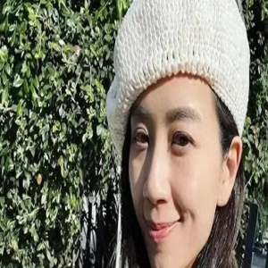 TVB当家花旦结婚后首现身，疑想婚后离巢发展，目前正商讨续约